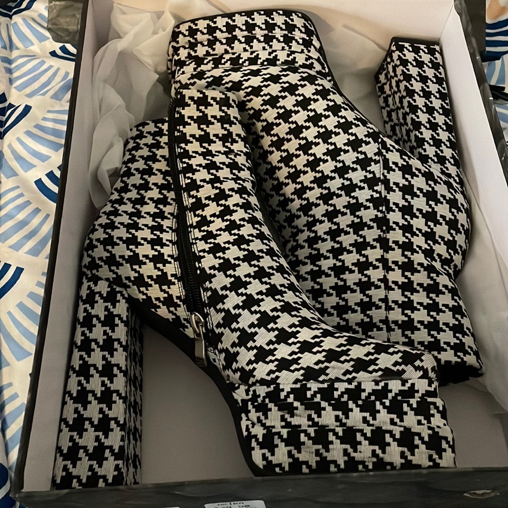 Azalea Wang Houndstooth Boots